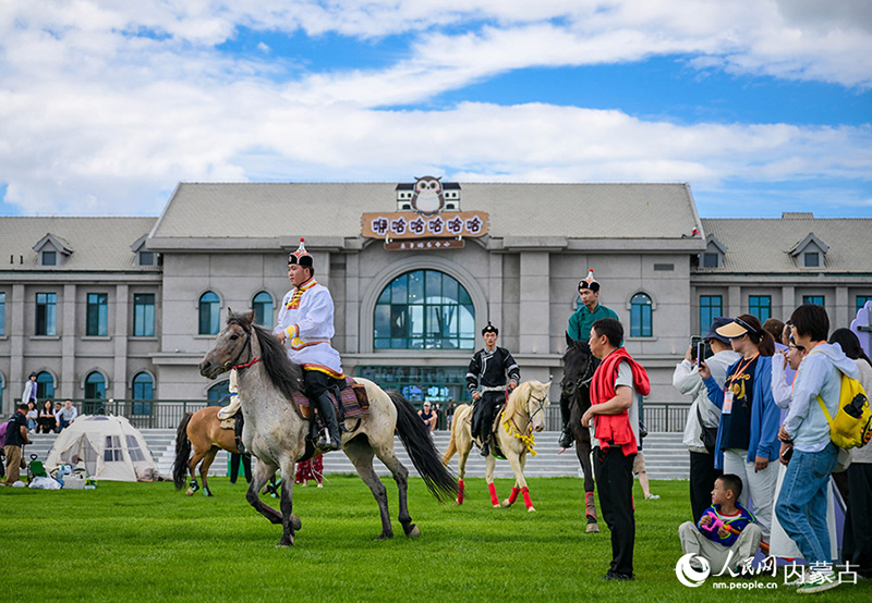 ?шк? Мо???лды? Хух-Хото ?аласында ?ала надамы басталды