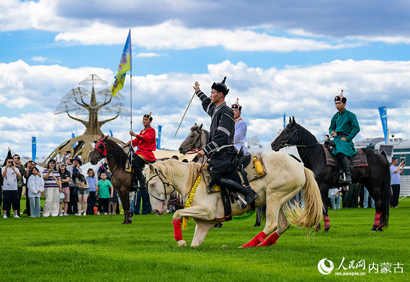 ?шк? Мо???лды? Хух-Хото ?аласында ?ала надамы басталды
