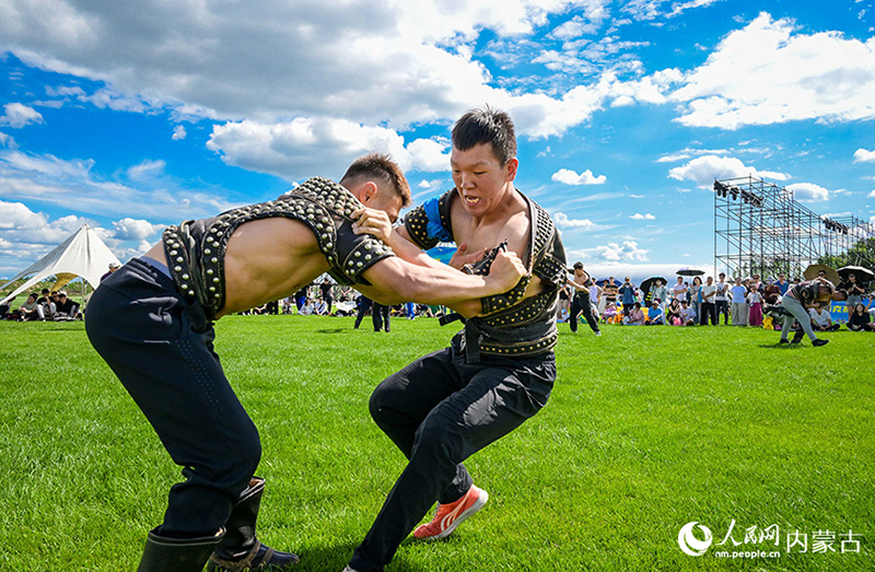 ?шк? Мо???лды? Хух-Хото ?аласында ?ала надамы басталды