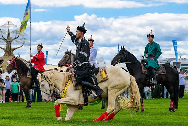?шк? Мо???лды? Хух-Хото ?аласында ?ала надамы басталды