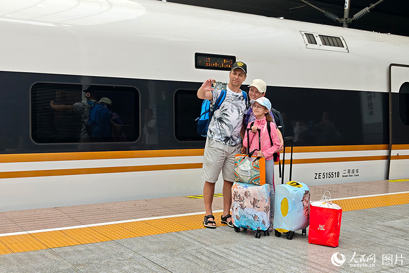 ?ытай?а саяхат танымал бола т?ст?