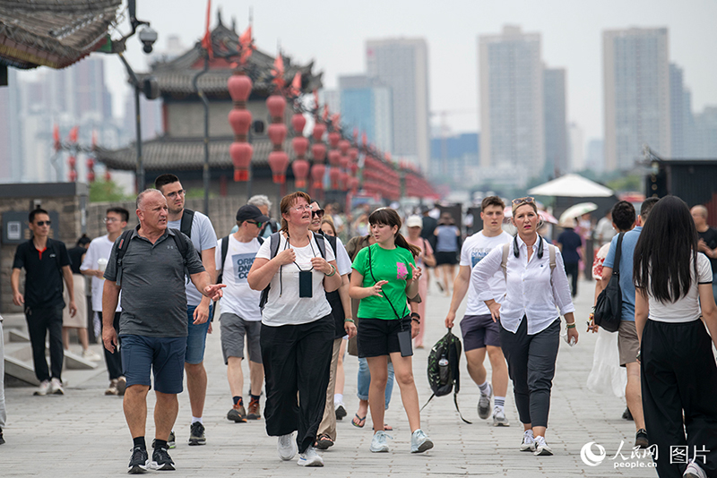 ?ытай?а саяхат танымал бола т?ст?