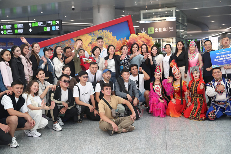 ?аза?станды? ?н-би ?жымы 7-?нш? ?ытай Шы?жа? халы?аралы? халы? би фестивал?не ?атысу ?ш?н ?р?мж?ге келд?