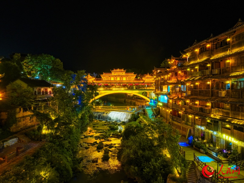 Хунаньн?? Фужун ?алашы?ы：сар?ырама?а ?л?нген ежелг? ауыл