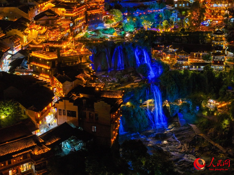 Хунаньн?? Фужун ?алашы?ы：сар?ырама?а ?л?нген ежелг? ауыл