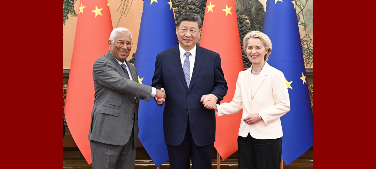 Си Цзиньпин Еуропа ке?ес?н?? Президент? ж?не Еуропа ода?ы комиссиясыны? Президент?мен кездест?