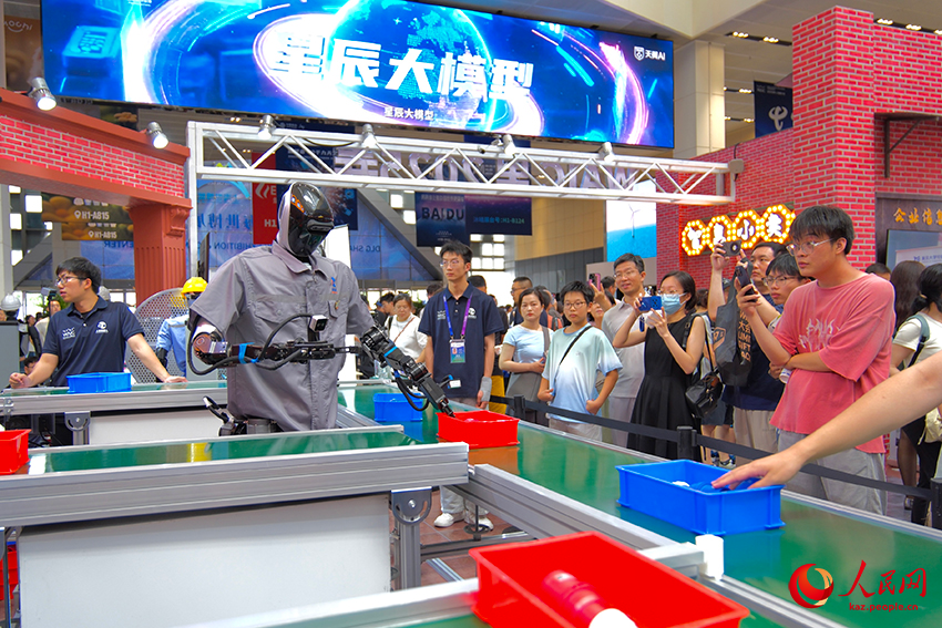 Д?ниеж?з?л?к жасанды интеллект конференциясы технологияны? жарасымын сез?нд?рд?