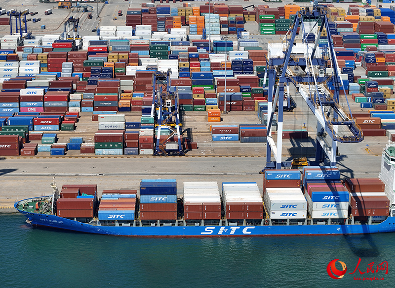 Биыл б?р?нш? жарты жылда ?ытай порт ар?ылы 8,9 миллиард тонна ж?к ?тк?зген