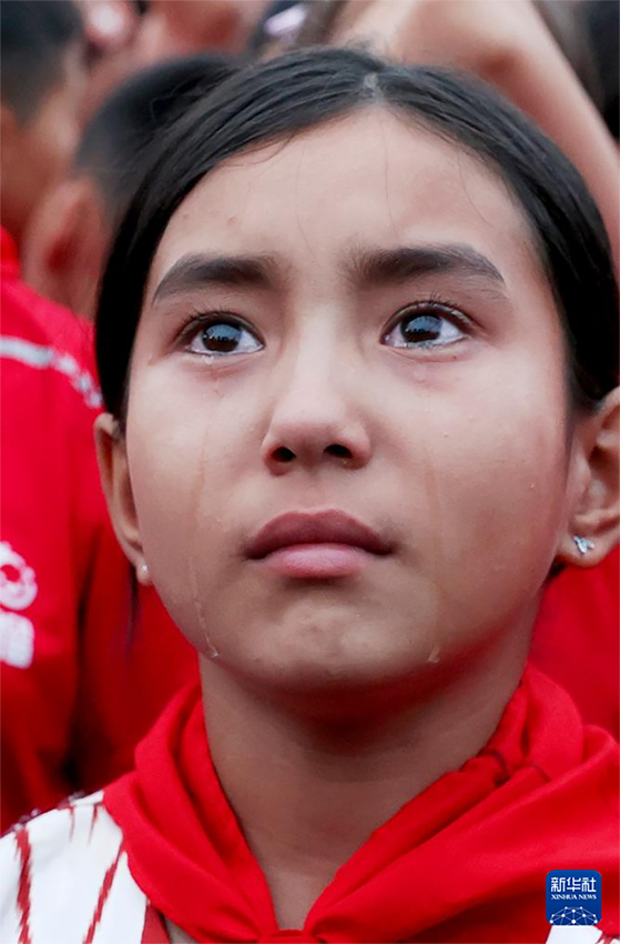 Шы?жа?ды? ?ыз Тяньаньмэнь ала?ына кел?п, ту к?теру р?с?м?не ?атысты