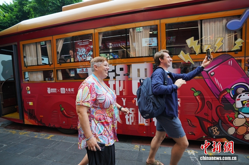 Шетелд?к спортшылар Д?ниеж?з?л?к ойындарда Чэндуда?ы т?рмысты? тынысын сез?нд?