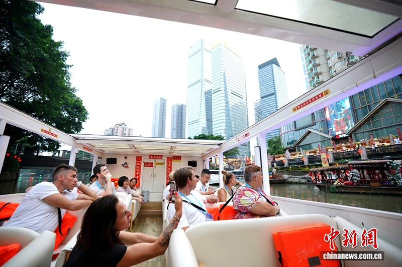 Шетелд?к спортшылар Д?ниеж?з?л?к ойындарда Чэндуда?ы т?рмысты? тынысын сез?нд?