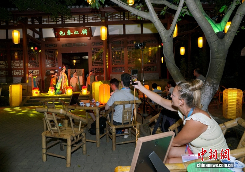 Шетелд?к спортшылар Д?ниеж?з?л?к ойындарда Чэндуда?ы т?рмысты? тынысын сез?нд?