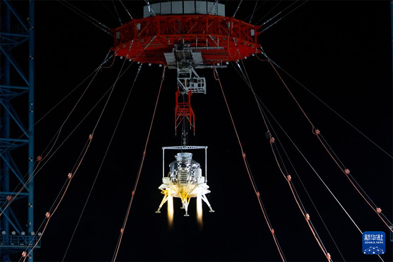 ?ытай айды адам жебер?п барлау миссиясы ?ш?н ай?а ?ону мен ?шу кешенд? сына?ын ал?аш рет ж?рг?зд?