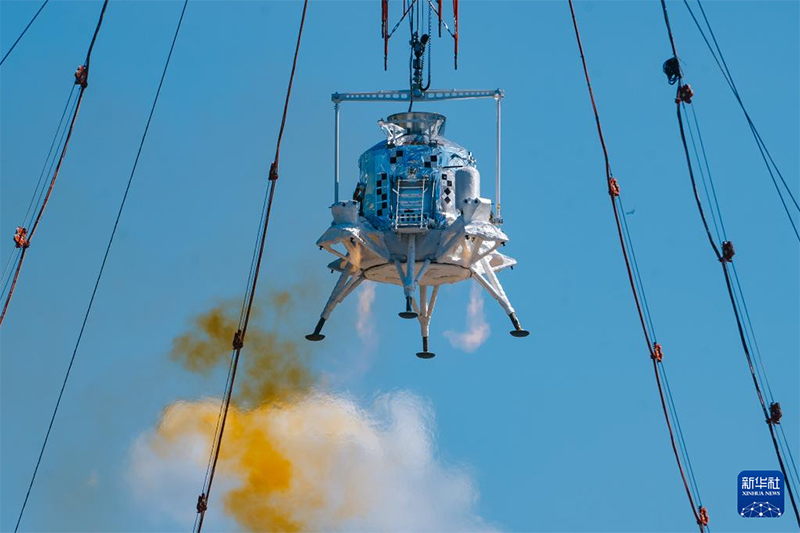 ?ытай айды адам жебер?п барлау миссиясы ?ш?н ай?а ?ону мен ?шу кешенд? сына?ын ал?аш рет ж?рг?зд?