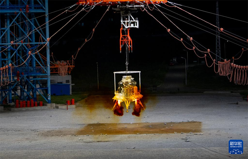 ?ытай айды адам жебер?п барлау миссиясы ?ш?н ай?а ?ону мен ?шу кешенд? сына?ын ал?аш рет ж?рг?зд?