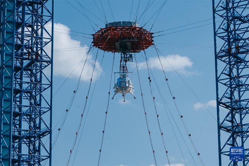 ?ытай айды адам жебер?п барлау миссиясы ?ш?н ай?а ?ону мен ?шу кешенд? сына?ын ал?аш рет ж?рг?зд?