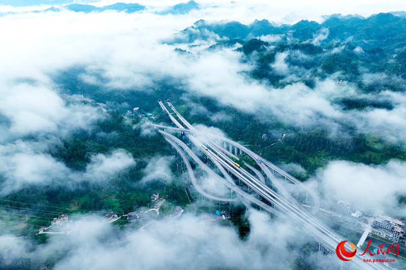 ?ытайда 2027 жыл?а ?арай ауылдарда жа?адан 300 000 ша?ырым жол салынады