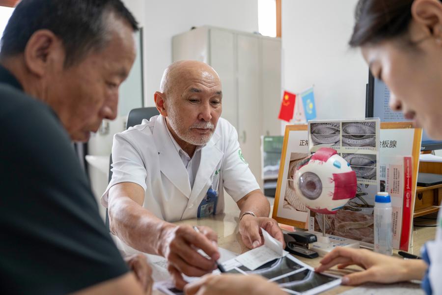 ?аза?станды? к?з д?р?гер? ?ытайда шетелд?ктерге арнал?ан м??г?л?к т?р?ындар жеке ку?л?г?н алды