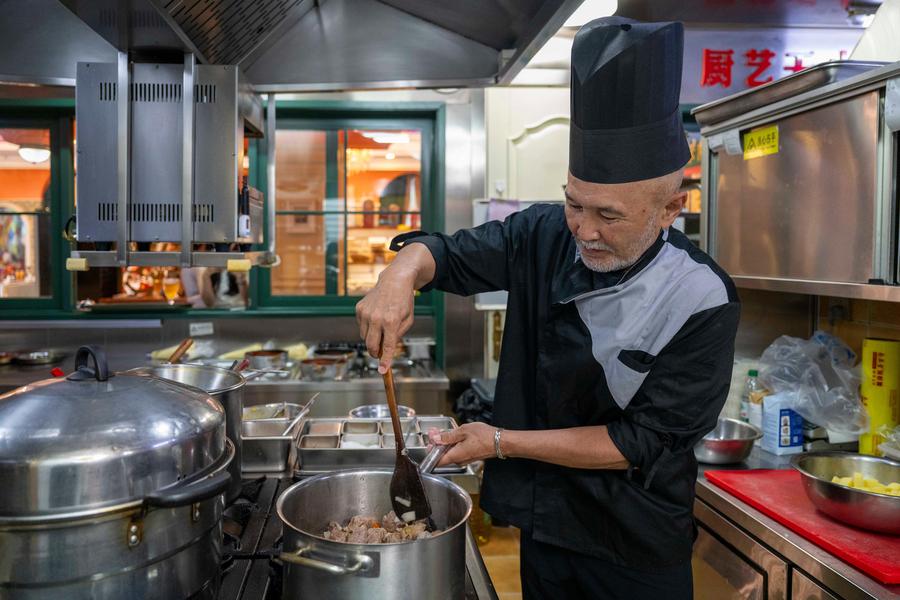 ?аза?станды? к?з д?р?гер? ?ытайда шетелд?ктерге арнал?ан м??г?л?к т?р?ындар жеке ку?л?г?н алды