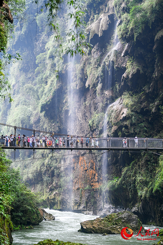 Синъи, Гуйчжоу: та??ажайып шы?дар мен тере? а??арлар