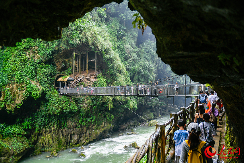 Синъи, Гуйчжоу: та??ажайып шы?дар мен тере? а??арлар