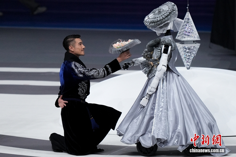 ?ытайда 2025 жыл?ы д?ниеж?з?л?к гуманоидты робот ойындарыны? ашылу салтанаты ?тт?