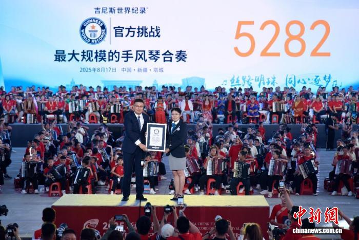 Ш?уешекте 5282 адамнан т?ратын аккордеон ансамбл? Гиннесс рекордын орнатты