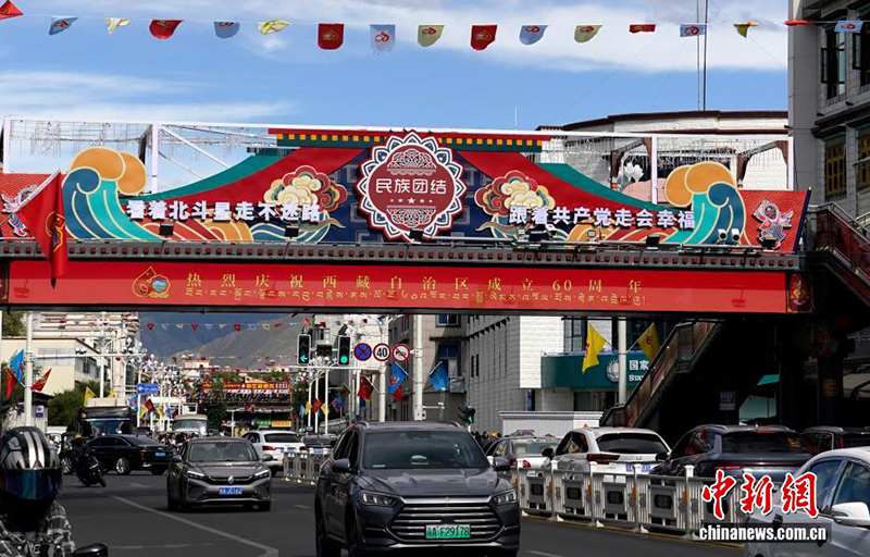 Сицзан автономиялы? регионыны? 60 жылды?ы жа?ында?ан сайын Лхаса к?шес?нен мерекен?? леб? ест?