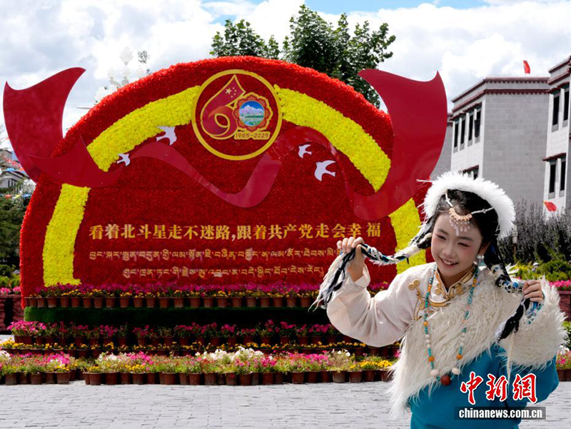 Сицзан автономиялы? регионыны? 60 жылды?ы жа?ында?ан сайын Лхаса к?шес?нен мерекен?? леб? ест?