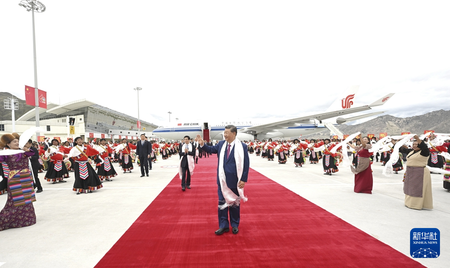 Си Цзиньпин Сицзан автономиялы? регионыны? ??рыл?анына 60 жыл толуына орай орталы? делегацияны бастап Лхаса?а барды