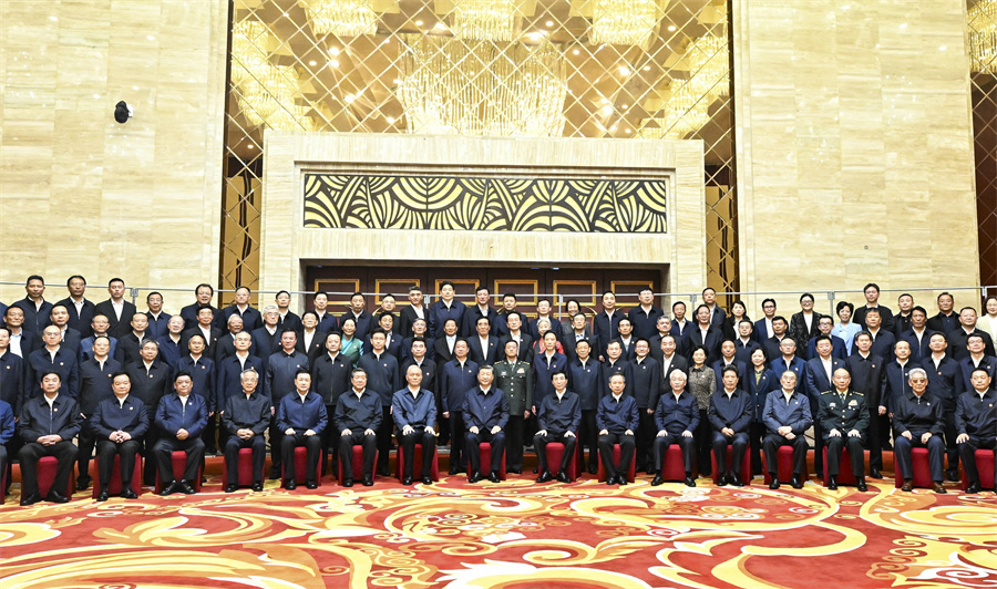 Си Цзиньпин Сицзанда?ы барлы? этникалы? топты? ?к?лдер?мен кездест?