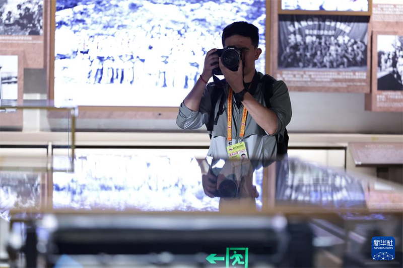 Шетелд?к ж?не отанды? 200-ге жуы? т?лш? ?ытай хал?ыны? Жапон?а ?арсы со?ысыны? мемориалды? залына зиярат етт?