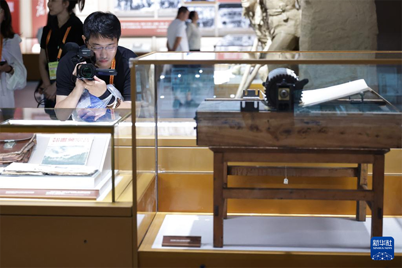 Шетелд?к ж?не отанды? 200-ге жуы? т?лш? ?ытай хал?ыны? Жапон?а ?арсы со?ысыны? мемориалды? залына зиярат етт?