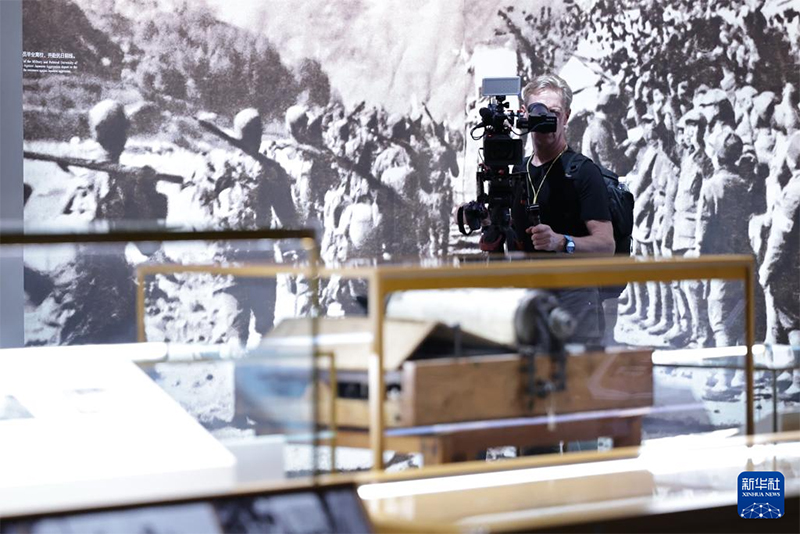 Шетелд?к ж?не отанды? 200-ге жуы? т?лш? ?ытай хал?ыны? Жапон?а ?арсы со?ысыны? мемориалды? залына зиярат етт?